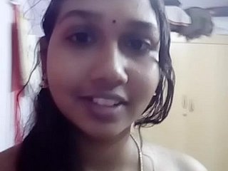 Cornea Tamil ragazza che mostra ai suoi Brat Side
