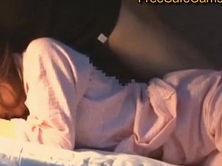 ungezogen japanischer Betrug während Freundin schläft