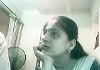 Lucknow Paki Girl zuigt 4 inch Indian Muslim Paki Unearth op Webcam