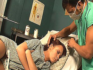 Cruel Gynaecoloog Making out een Pacient apropos haar slaap