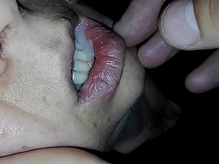 cumshot di mulut saudara saya tidur