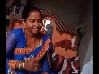 femme nouvellement mariée indienne jouant avec grand coq audio clair de mon mari