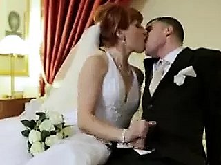 Redhead Bride fica dp'd no dia carry out casamento