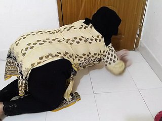Tamil Damsel Fodendo dono enquanto limpa a casa de sexo hindi