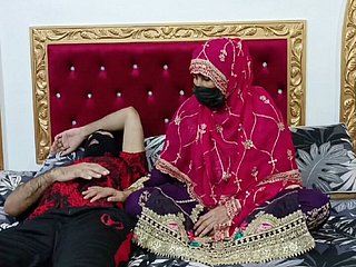Hongerige Indiase desi volwassen bruid wil constant geneukt going in haar man, maar haar suppliant wilde slapen