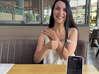 Eva Cumming Unchanging less Public Restaurant melalui Lovense Ferri Remote Remote Vibrator