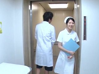 Cum on every side bocca termina per l'infermiera giapponese stravagante Sakamoto Sumire