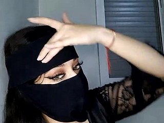 MILF árabe se burla de mí en unfriendliness webcam