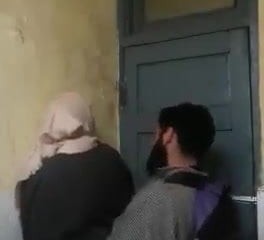 Hijab hermana follada en el baño universidad