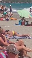 Девочка пойманных мастурбировать на пляже