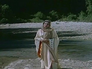 Samira Toufik dans le cagoule 'Bento Aantar'