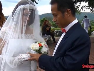 tricheurs mariée asiatiques droite mari après aloofness cérémonie