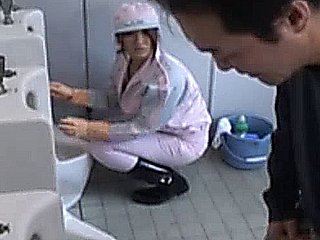 Publicsex亚洲清洁女工吮吸谷碧